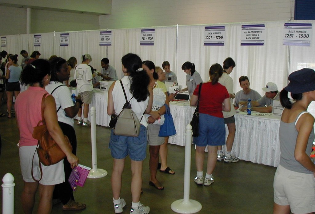 2002/06(June)/Danskin/1024x768_2002-06-08-Danskin-2-registering.JPG