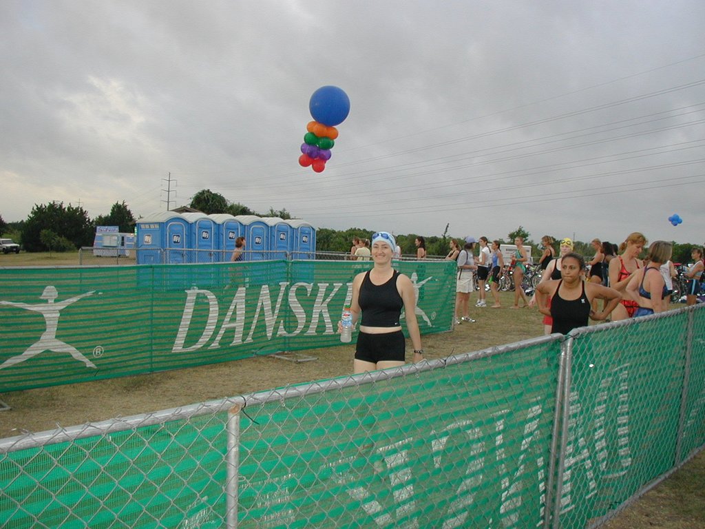 2002/06(June)/Danskin/1024x768_2002-06-09-Danskin-07-Suzi.JPG