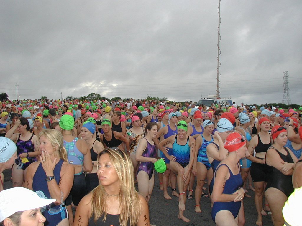 2002/06(June)/Danskin/1024x768_2002-06-09-Danskin-10-crowd.JPG