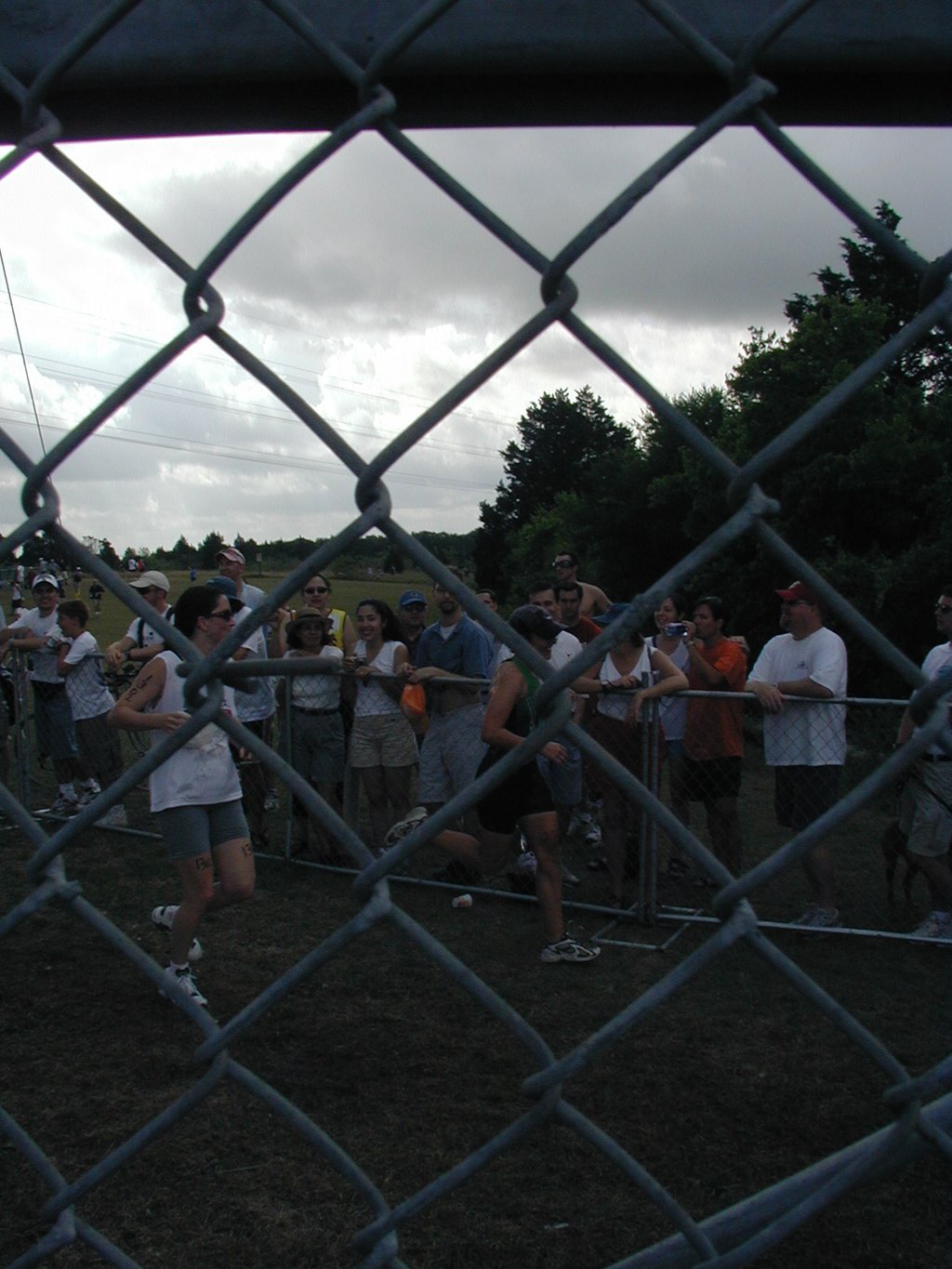 2002/06(June)/Danskin/1024x768_2002-06-09-Danskin-32-Suzi-running.JPG