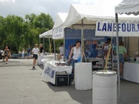 2002/06(June)/Danskin/2002-06-08-Danskin-1-Suzi-shopping-for-goggles.JPG