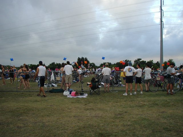 2002/06(June)/Danskin/640x480_2002-06-09-Danskin-06.JPG