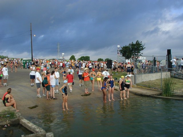 2002/06(June)/Danskin/640x480_2002-06-09-Danskin-20.JPG