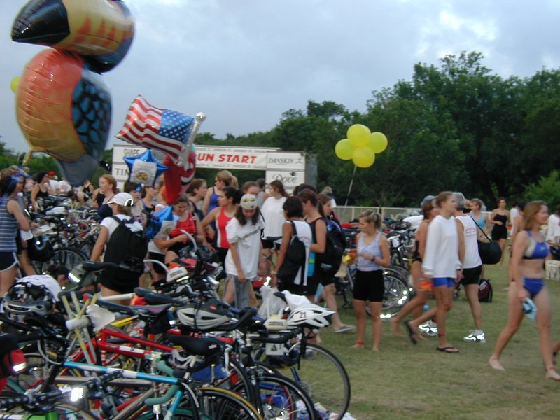 2002/06(June)/Danskin/800x600_2002-06-09-Danskin-02.JPG