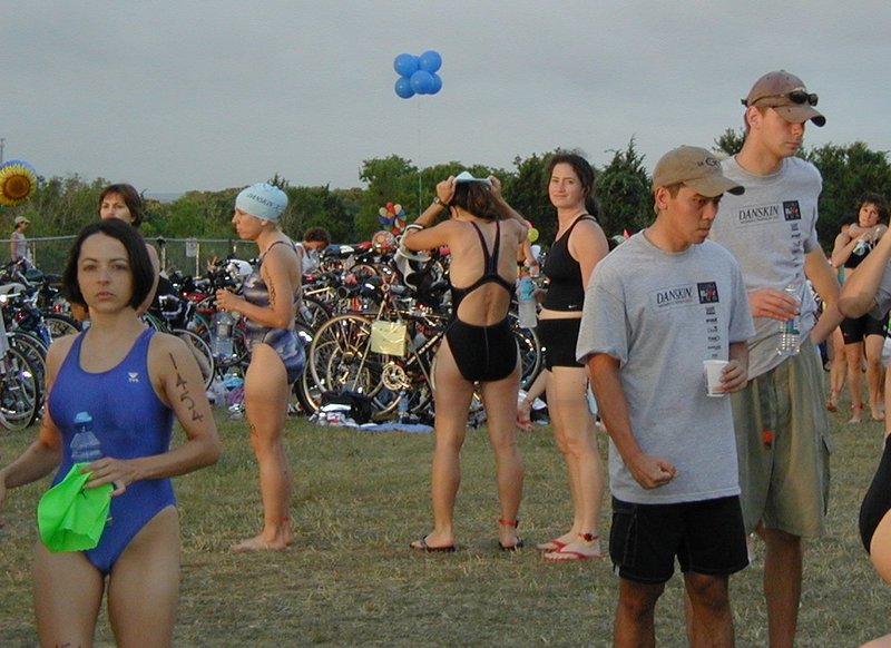 2002/06(June)/Danskin/800x600_2002-06-09-Danskin-04-Suzi.JPG