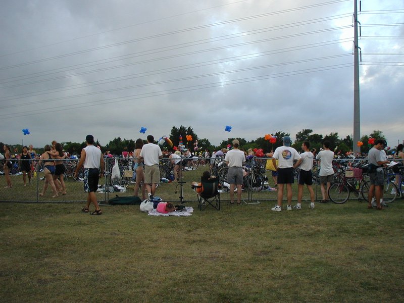 2002/06(June)/Danskin/800x600_2002-06-09-Danskin-06.JPG