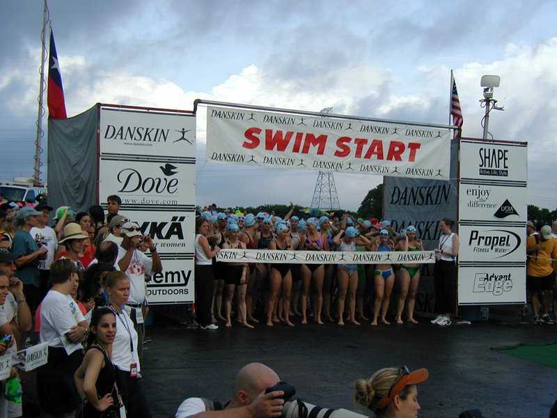 2002/06(June)/Danskin/800x600_2002-06-09-Danskin-13.JPG
