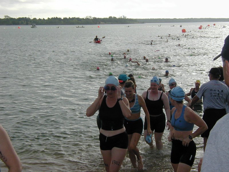 2002/06(June)/Danskin/800x600_2002-06-09-Danskin-29-Suzi-done-with-Swim.JPG
