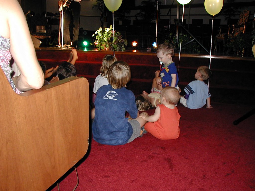 2002/06(June)/FindSabrina/1024x768_2002-06-01-FindSabrina-benefit-14-Chance-Dax-Dax-Chance-Case.JPG