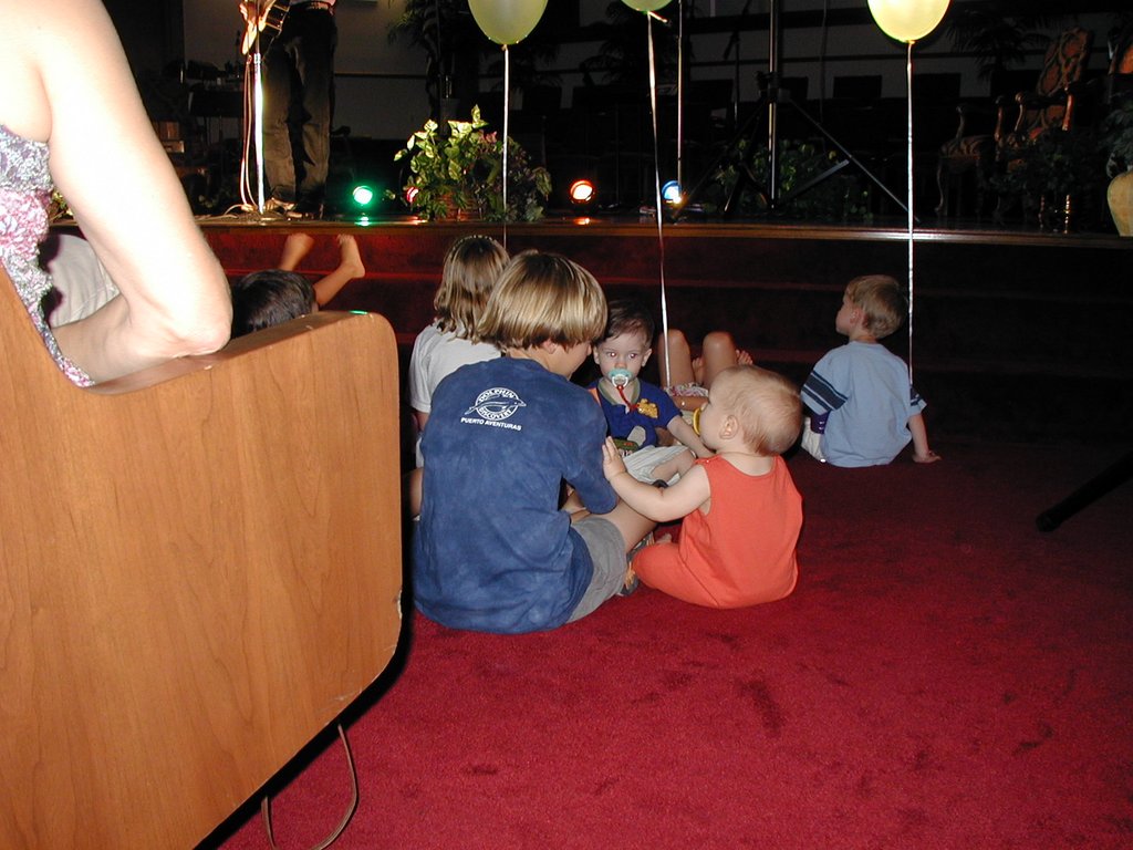2002/06(June)/FindSabrina/1024x768_2002-06-01-FindSabrina-benefit-15-Chance-Dax-Dax-Chance-Case.JPG