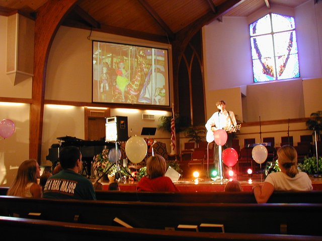 2002/06(June)/FindSabrina/640x480_2002-06-01-FindSabrina-benefit-10.JPG