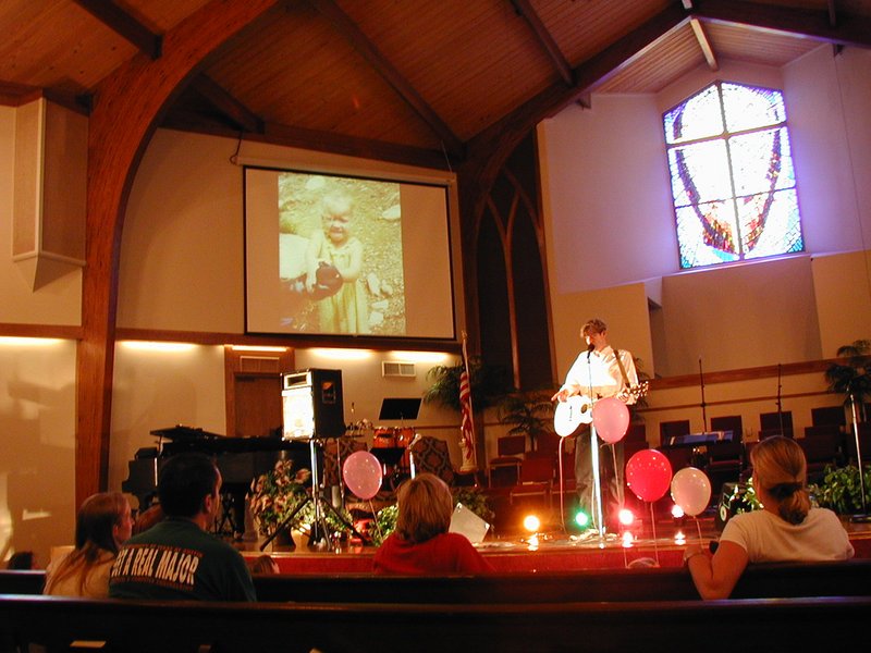2002/06(June)/FindSabrina/800x600_2002-06-01-FindSabrina-benefit-12.JPG