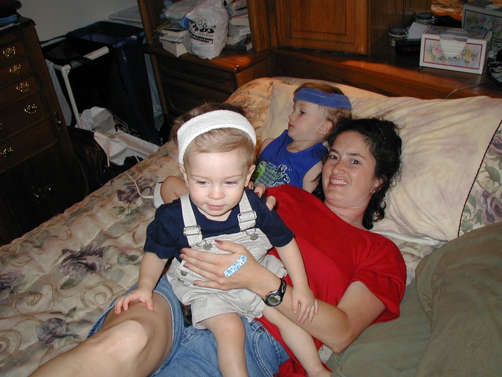 2002/06(June)/Misc/1024x768_2002--06-19-Suzi-Chance-Dax-2.JPG