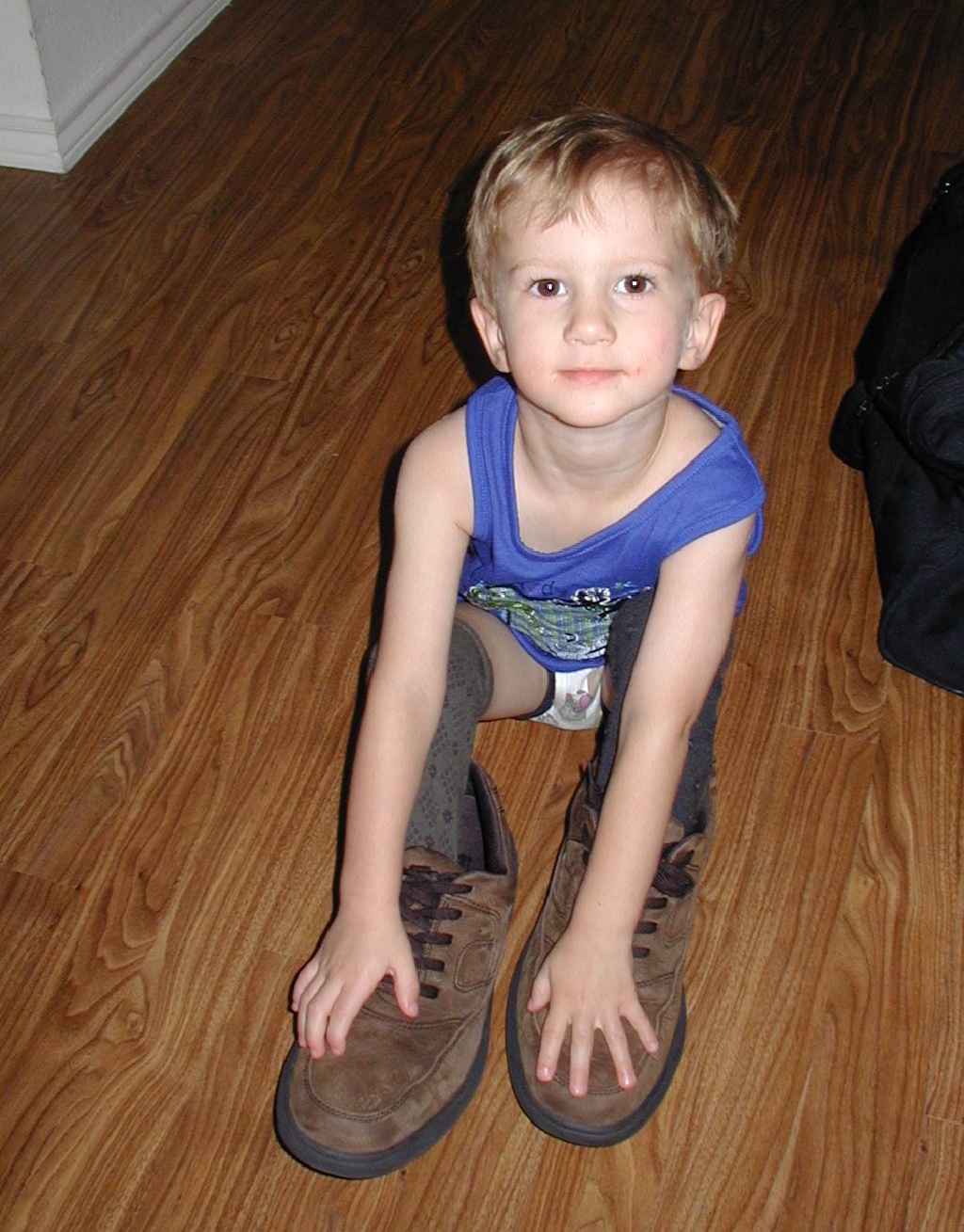 2002-06-19-Chance-in-daddys-shoes-2.JPG