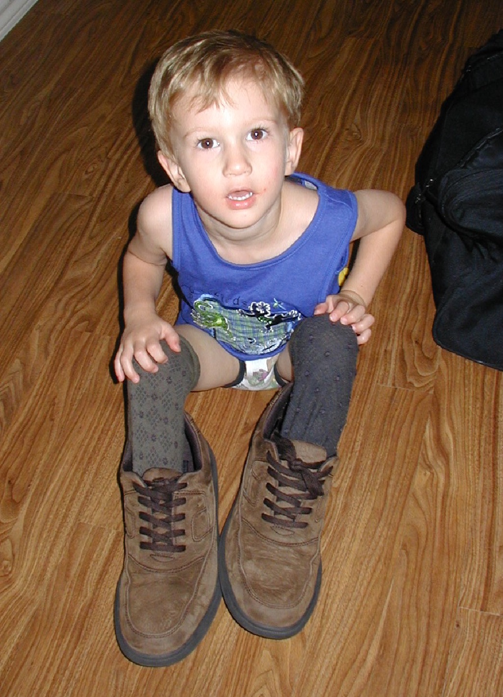 2002-06-19-Chance-in-daddys-shoes-3.JPG