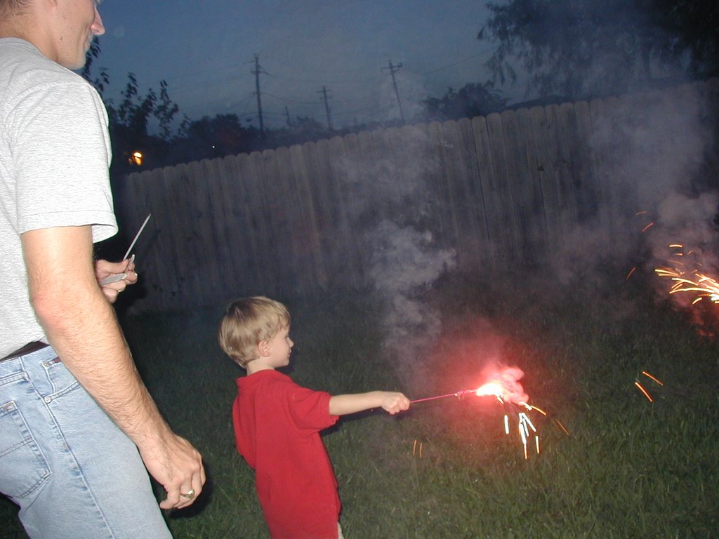 2002/07(July)/4th-of-July/1024x768_2002-07-03-Chance-sparkler-1.JPG