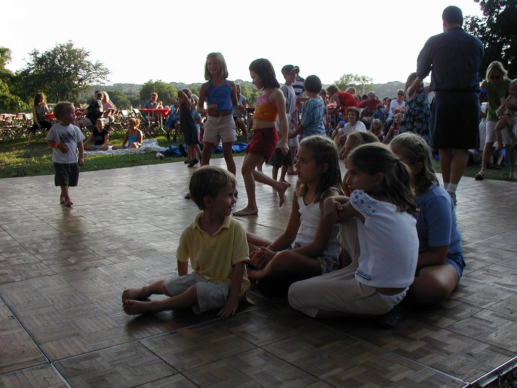 2002/07(July)/4th-of-July/1024x768_2002-07-20-LCCC-17-Chance-flirting.JPG