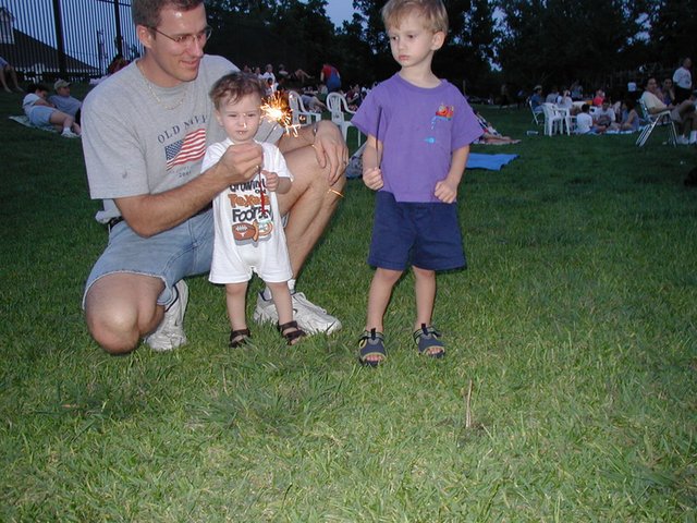 2002/07(July)/4th-of-July/640x480_2002-07-04-04-Travis-Chance-Dax-sparkler.JPG