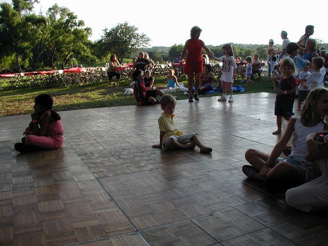 2002/07(July)/4th-of-July/640x480_2002-07-20-LCCC-13-Chance-flirting.JPG