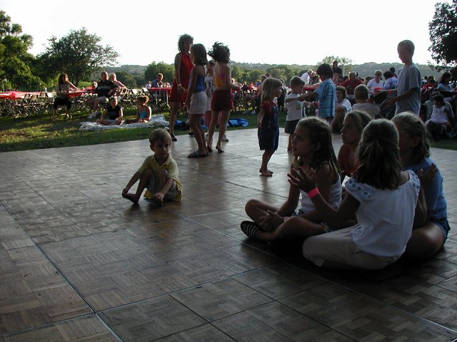 2002/07(July)/4th-of-July/640x480_2002-07-20-LCCC-14-Chance-flirting.JPG