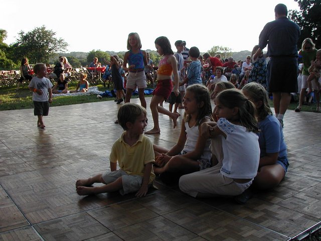 2002/07(July)/4th-of-July/640x480_2002-07-20-LCCC-17-Chance-flirting.JPG