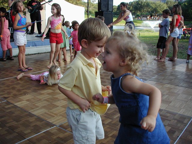 2002/07(July)/4th-of-July/640x480_2002-07-20-LCCC-24-Chance-dancing.JPG
