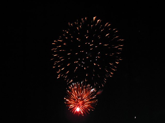 2002/07(July)/4th-of-July/640x480_2002-07-20-LCCC-40-fireworks.JPG