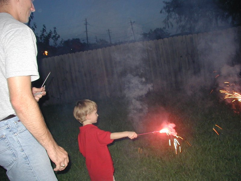 2002/07(July)/4th-of-July/800x600_2002-07-03-Chance-sparkler-1.JPG