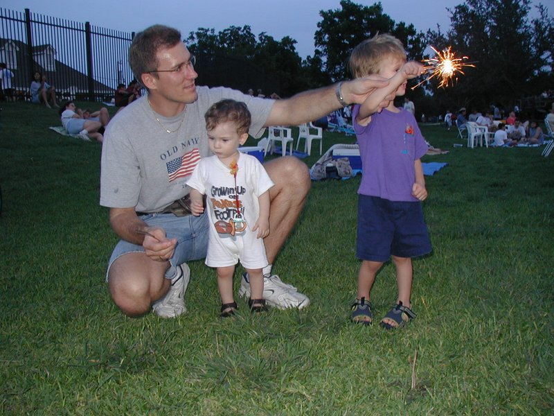 2002/07(July)/4th-of-July/800x600_2002-07-04-07-Travis-Chance-Dax-sparkler.JPG