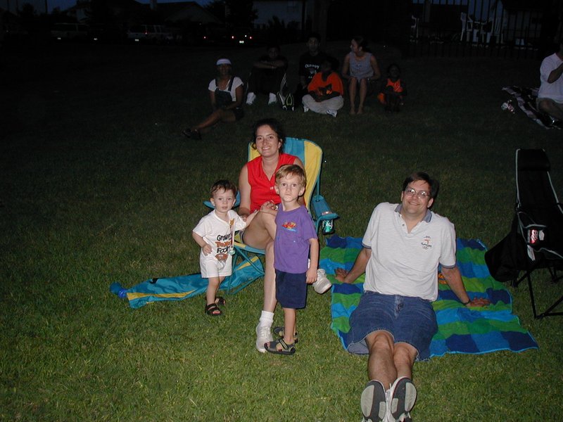 2002/07(July)/4th-of-July/800x600_2002-07-04-08-Suzi-Chance-Dax-Matt.JPG