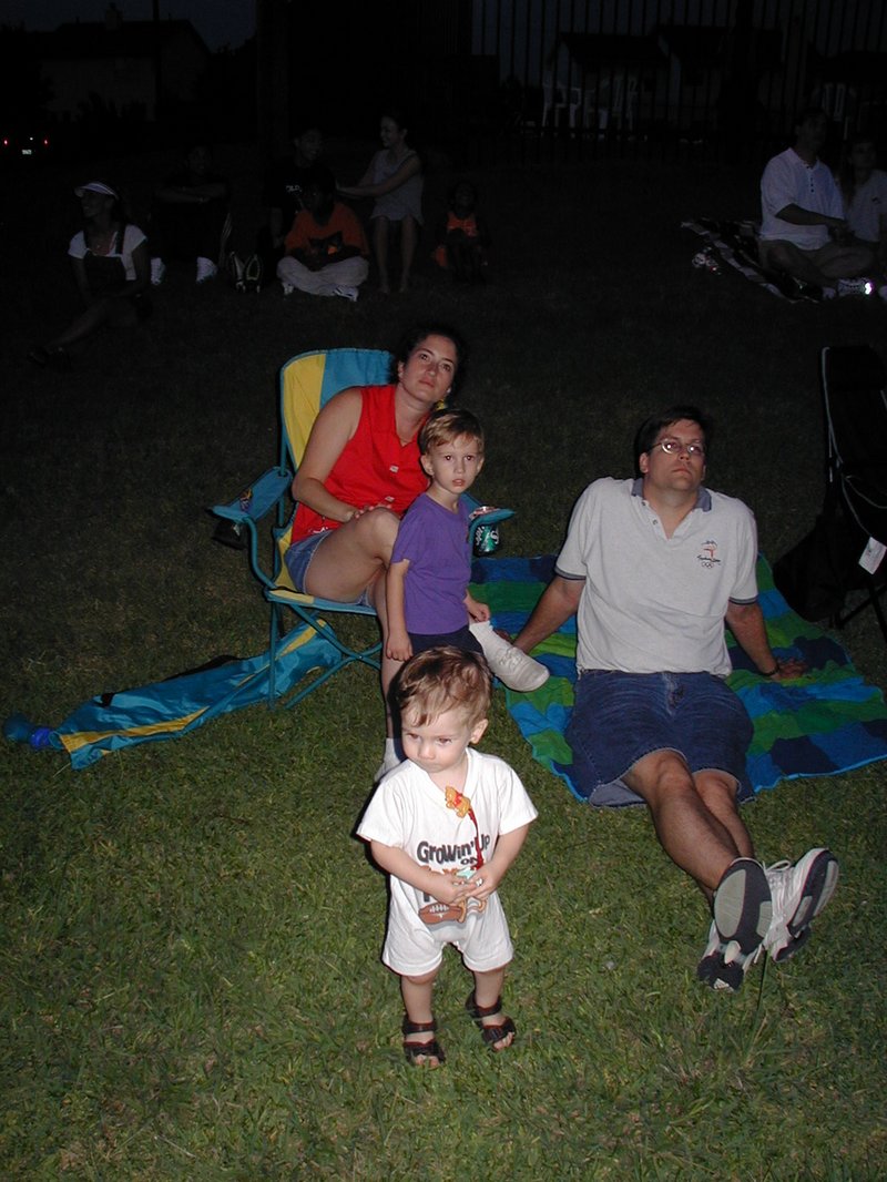 2002/07(July)/4th-of-July/800x600_2002-07-04-11-Suzi-Chance-Dax-Matt.JPG