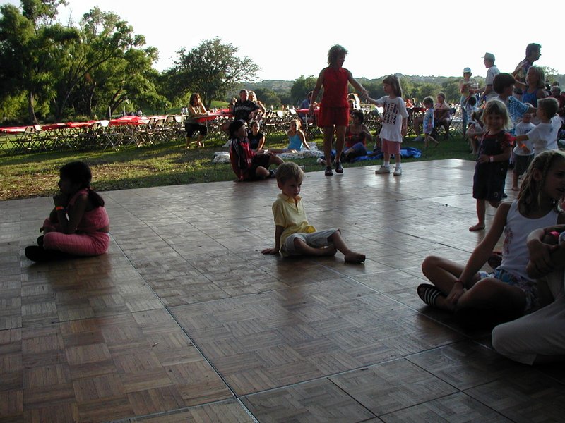 2002/07(July)/4th-of-July/800x600_2002-07-20-LCCC-13-Chance-flirting.JPG
