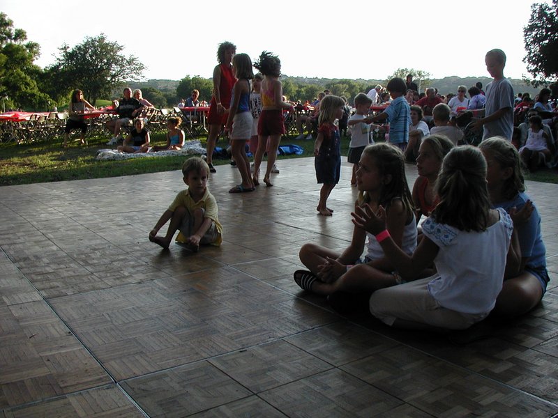 2002/07(July)/4th-of-July/800x600_2002-07-20-LCCC-14-Chance-flirting.JPG