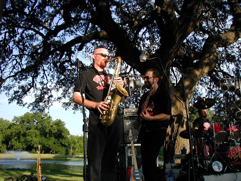 2002/07(July)/4th-of-July/800x600_2002-07-20-LCCC-16-Rotel.JPG