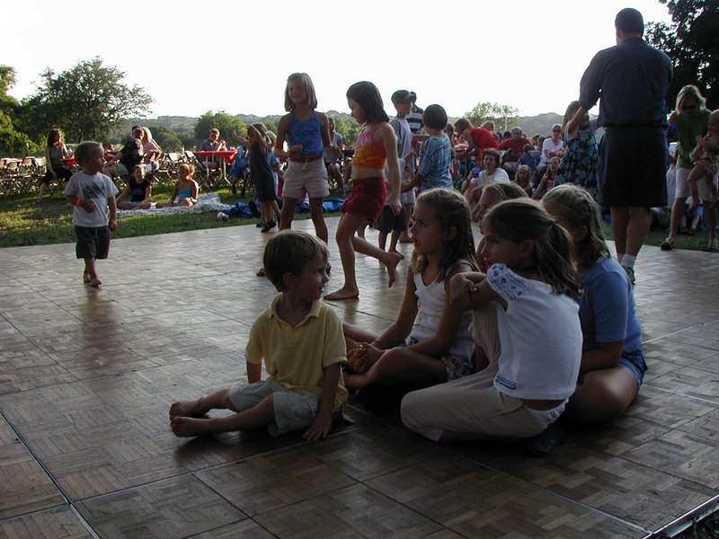 2002/07(July)/4th-of-July/800x600_2002-07-20-LCCC-17-Chance-flirting.JPG