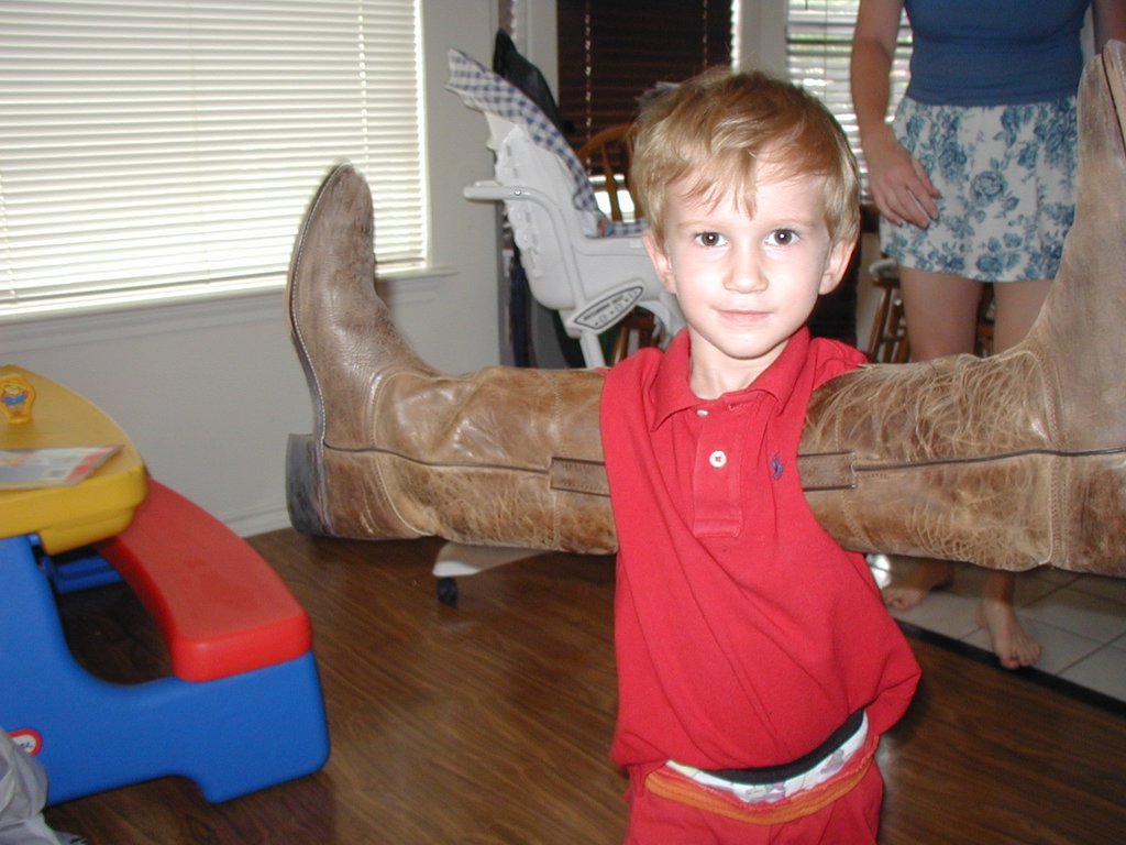 2002/07(July)/Misc/1024x768_2002-07-14-01-Chance-in-daddys-boots.JPG