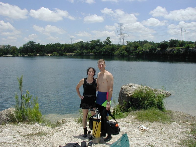 2002/07(July)/Misc/800x600_2002-07-20-3-Scuba-QuarryLake-Travis-Suzi.JPG