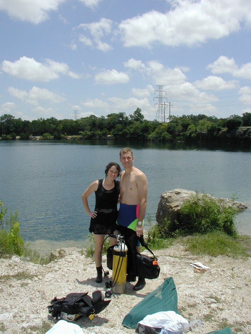 2002-07-20-4-Scuba-QuarryLake-Travis-Suzi.JPG