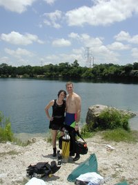2002-07-20-4-Scuba-QuarryLake-Travis-Suzi.JPG