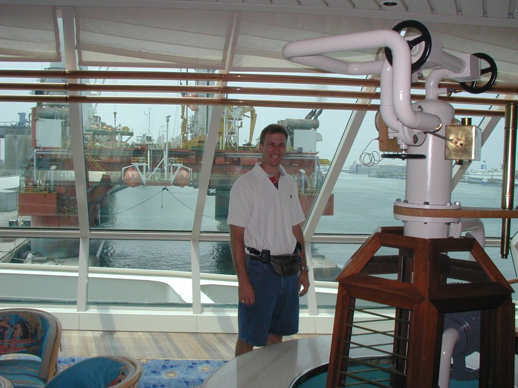 2002/08(August)/10th-Anniversary-Cruise-Rhapsody-of-the-Seas/1024x768_2002-08-04-Tenth-Anniversary-Cruise-02-Travis-ShallWeDance-Lounge.JPG