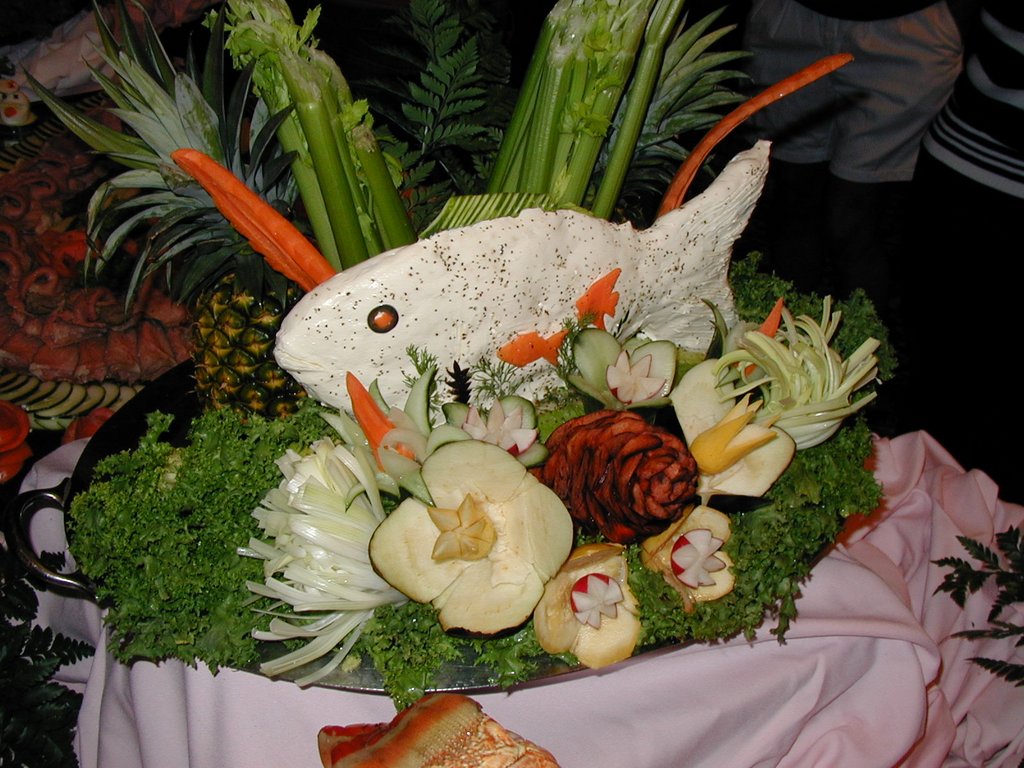 2002/08(August)/10th-Anniversary-Cruise-Rhapsody-of-the-Seas/1024x768_2002-08-08-29-midnight-buffet.JPG