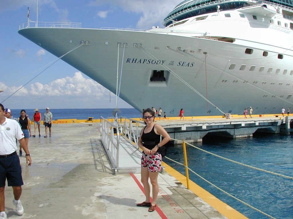 2002/08(August)/10th-Anniversary-Cruise-Rhapsody-of-the-Seas/1024x768_2002-08-09-02-Cozumel-Rhapsody-docked-Suzi.JPG