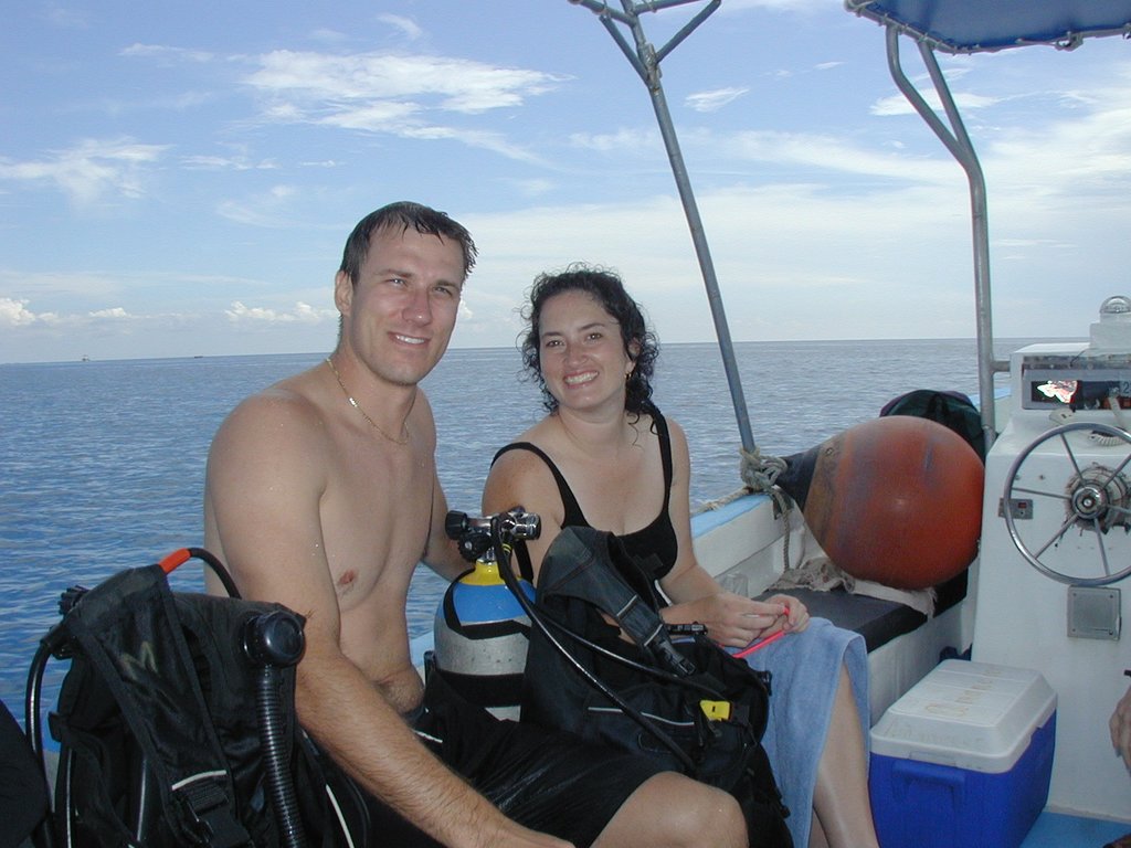2002/08(August)/10th-Anniversary-Cruise-Rhapsody-of-the-Seas/1024x768_2002-08-09-05-Cozumel-SCUBA-Blue-Bubble-Travis-Suzi.JPG
