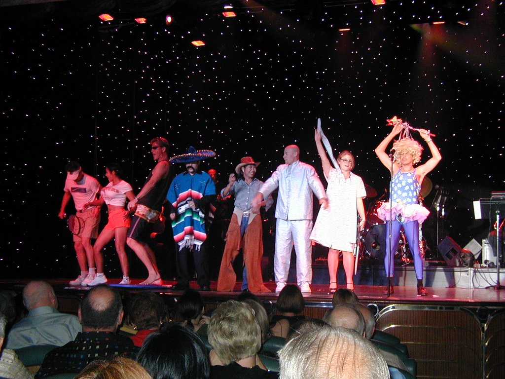 2002/08(August)/10th-Anniversary-Cruise-Rhapsody-of-the-Seas/1024x768_2002-08-10-07-farewell-from-Rhapsody-of-Seas-Crew.JPG