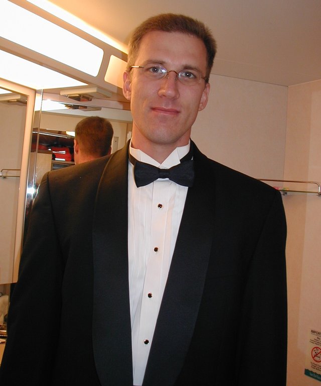 2002/08(August)/10th-Anniversary-Cruise-Rhapsody-of-the-Seas/640x480_2002-08-05-02-Travis-formal.JPG