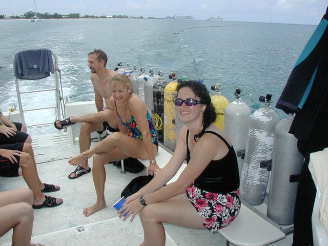2002/08(August)/10th-Anniversary-Cruise-Rhapsody-of-the-Seas/640x480_2002-08-08-06-Grand-Cayman-Suzi-SCUBA.JPG