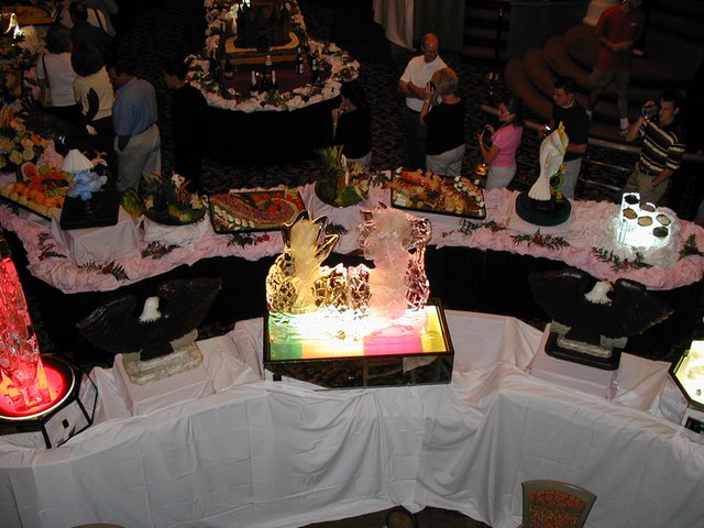 2002/08(August)/10th-Anniversary-Cruise-Rhapsody-of-the-Seas/640x480_2002-08-08-25-midnight-buffet.JPG