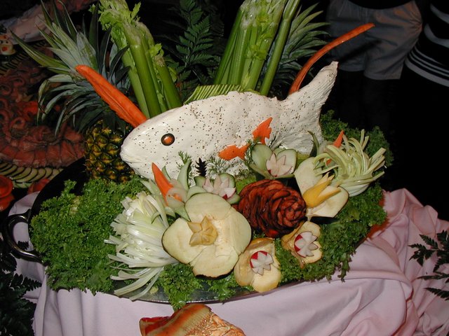 2002/08(August)/10th-Anniversary-Cruise-Rhapsody-of-the-Seas/640x480_2002-08-08-29-midnight-buffet.JPG
