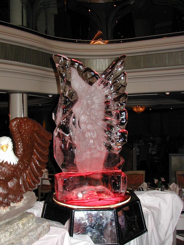 2002/08(August)/10th-Anniversary-Cruise-Rhapsody-of-the-Seas/640x480_2002-08-08-30-midnight-buffet.JPG