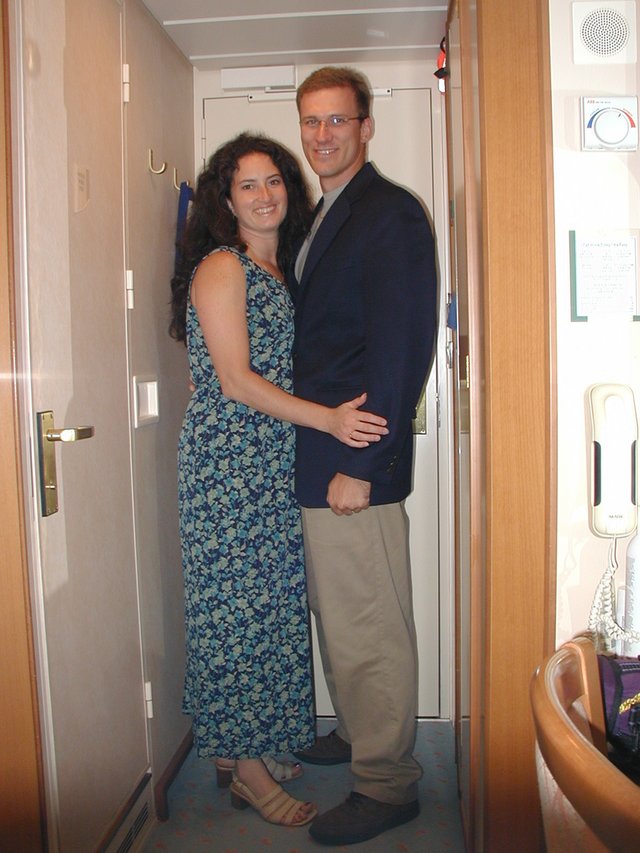 2002/08(August)/10th-Anniversary-Cruise-Rhapsody-of-the-Seas/640x480_2002-08-10-04-Travis-Suzi-stateroom-4520.JPG